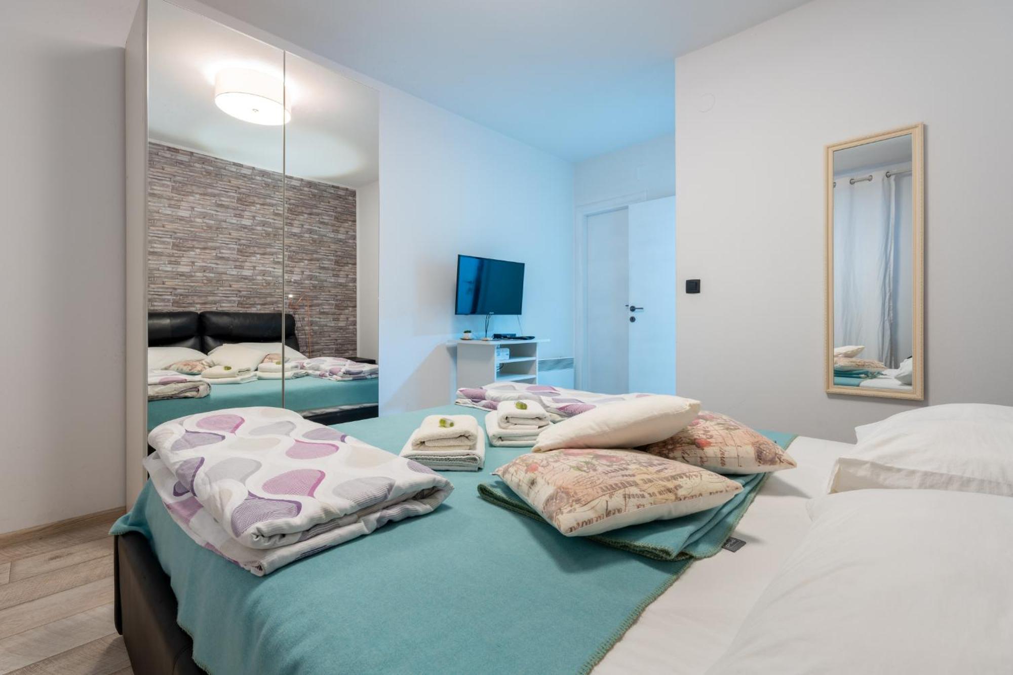 Apartments Villa Sol Стон Екстериор снимка