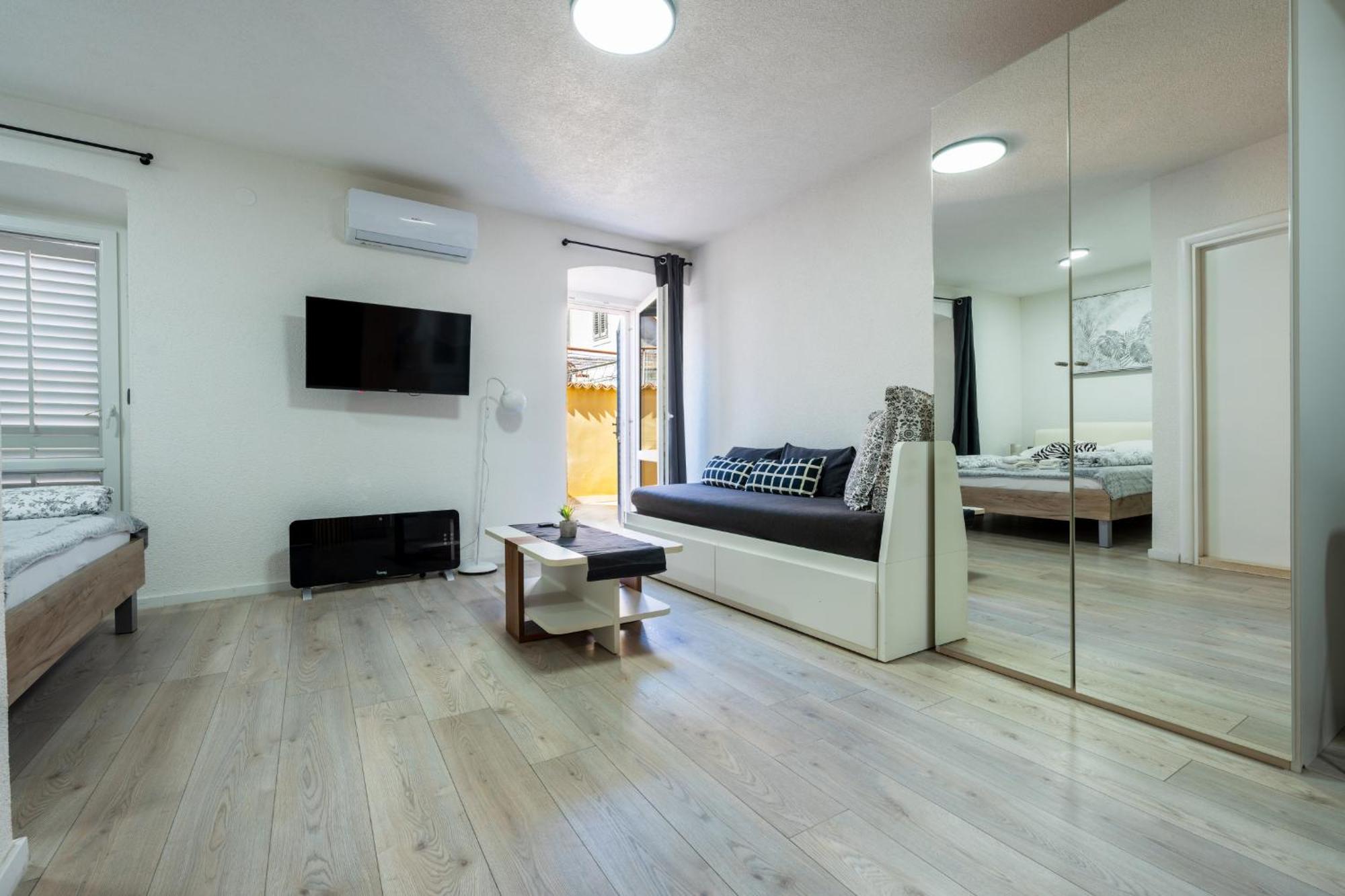 Apartments Villa Sol Стон Екстериор снимка
